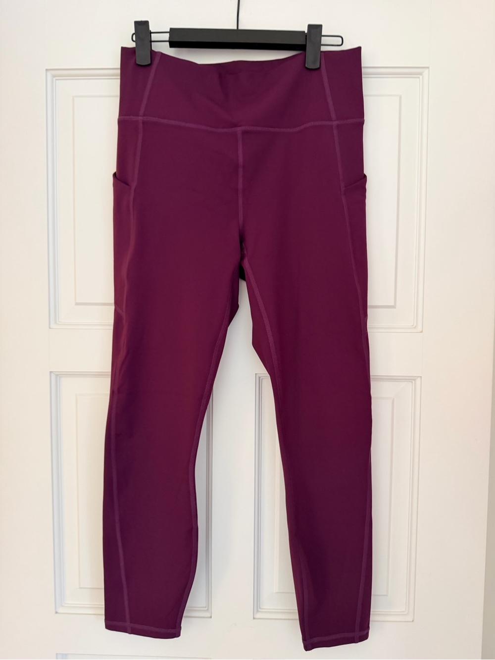Women’s Fabletics leggings with pockets NWT